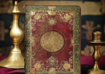 Mystery Book / Briefcase with internal pockets